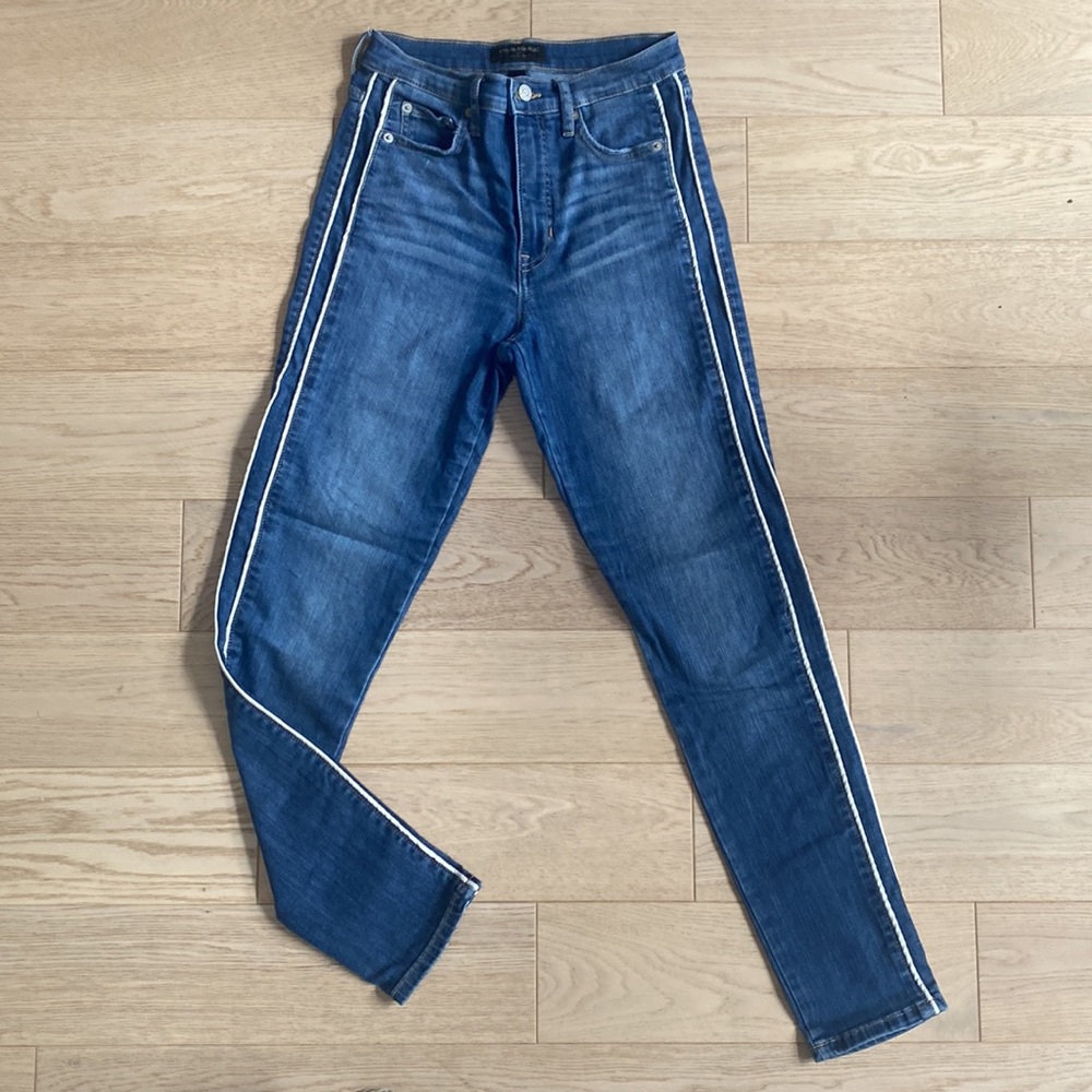 Banana Republic | High Rise Skinny Jeans | White Side Detail